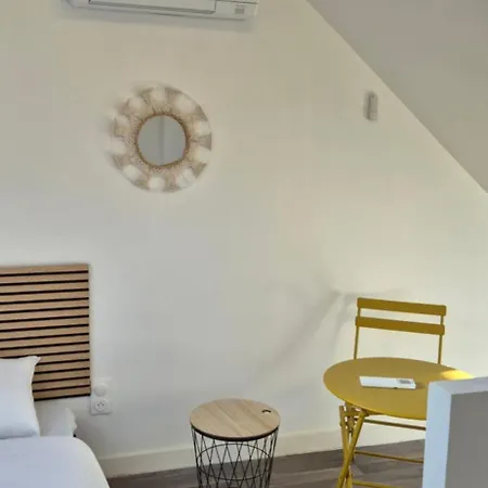 Charmants Proches Centre Ville, 2 Option , 1er 75m2 Avec Terrasse Privee Et 2eme 105m2 Rdc Avec Jardin Privatif , Parking Gratuit Dans Le Rue Apartman *