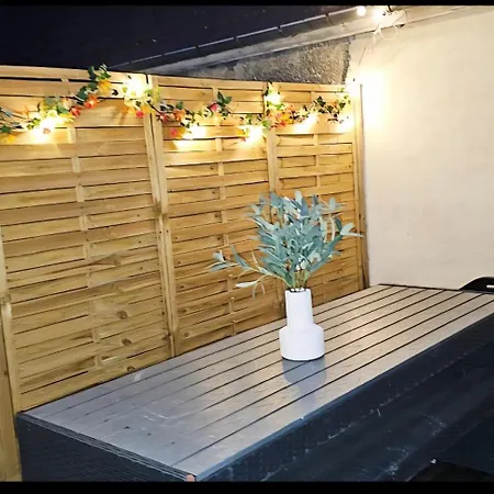 Charmants Proches Centre Ville, 2 Option , 1er 75m2 Avec Terrasse Privee Et 2eme 105m2 Rdc Avec Jardin Privatif , Parking Gratuit Dans Le Rue شقة *