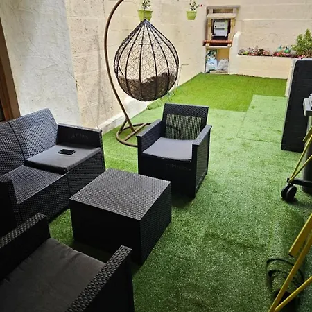 Charmants Proches Centre Ville, 2 Option , 1er 75m2 Avec Terrasse Privee Et 2eme 105m2 Rdc Avec Jardin Privatif , Parking Gratuit Dans Le Rue *