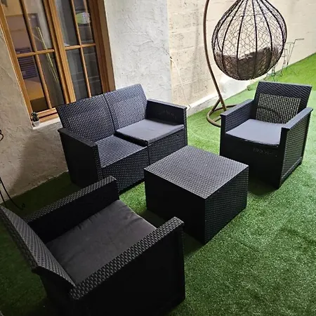Charmants Proches Centre Ville, 2 Option , 1er 75m2 Avec Terrasse Privee Et 2eme 105m2 Rdc Avec Jardin Privatif , Parking Gratuit Dans Le Rue شقة *