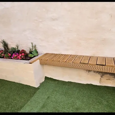 Charmants Proches Centre Ville, 2 Option , 1er 75m2 Avec Terrasse Privee Et 2eme 105m2 Rdc Avec Jardin Privatif , Parking Gratuit Dans Le Rue * Épernay