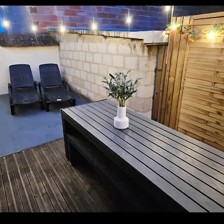 Charmants Proches Centre Ville, 2 Option , 1er 75m2 Avec Terrasse Privee Et 2eme 105m2 Rdc Avec Jardin Privatif , Parking Gratuit Dans Le Rue *