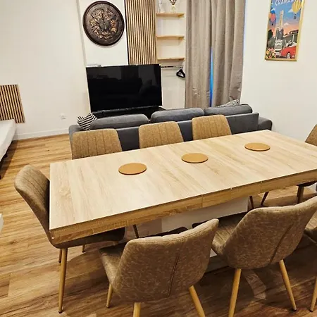 Charmants Proches Centre Ville, 2 Option , 1er 75m2 Avec Terrasse Privee Et 2eme 105m2 Rdc Avec Jardin Privatif , Parking Gratuit Dans Le Rue شقة إيبيرني