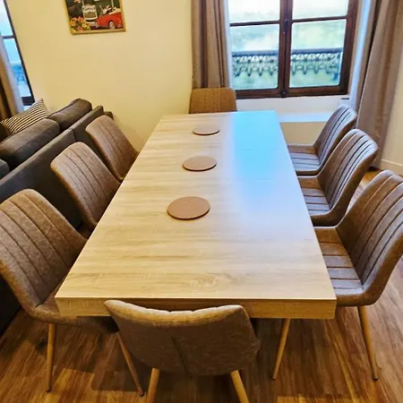 Apartman Charmants Proches Centre Ville, 2 Option , 1er 75m2 Avec Terrasse Privee Et 2eme 105m2 Rdc Avec Jardin Privatif , Parking Gratuit Dans Le Rue