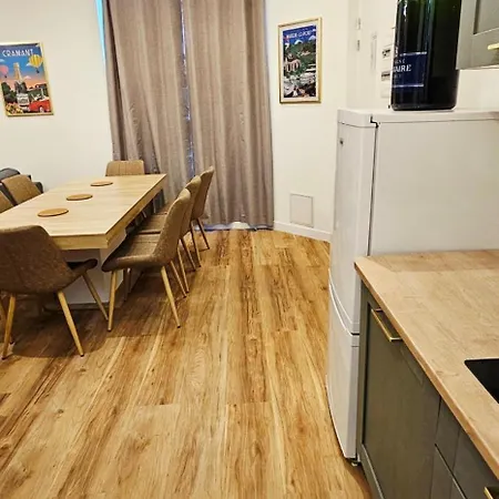 Charmants Proches Centre Ville, 2 Option , 1er 75m2 Avec Terrasse Privee Et 2eme 105m2 Rdc Avec Jardin Privatif , Parking Gratuit Dans Le Rue شقة