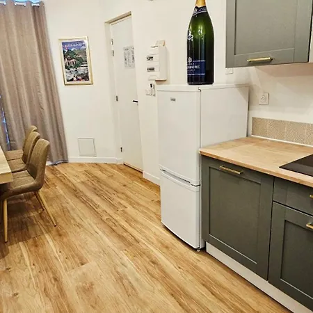 شقة Charmants Proches Centre Ville, 2 Option , 1er 75m2 Avec Terrasse Privee Et 2eme 105m2 Rdc Avec Jardin Privatif , Parking Gratuit Dans Le Rue إيبيرني