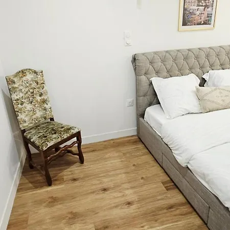 Charmants Proches Centre Ville, 2 Option , 1er 75m2 Avec Terrasse Privee Et 2eme 105m2 Rdc Avec Jardin Privatif , Parking Gratuit Dans Le Rue شقة *