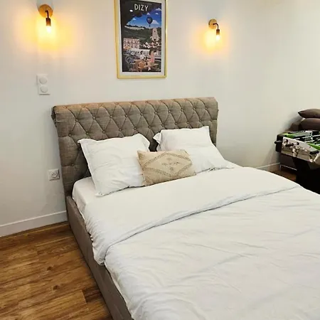 شقة Charmants Proches Centre Ville, 2 Option , 1er 75m2 Avec Terrasse Privee Et 2eme 105m2 Rdc Avec Jardin Privatif , Parking Gratuit Dans Le Rue