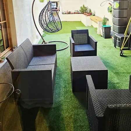 Charmants Proches Centre Ville, 2 Option , 1er 75m2 Avec Terrasse Privee Et 2eme 105m2 Rdc Avec Jardin Privatif , Parking Gratuit Dans Le Rue شقة