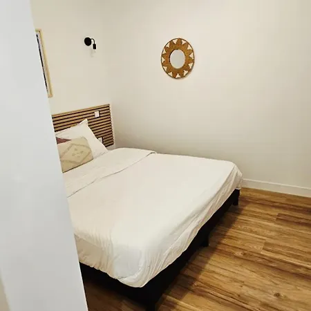Charmants Proches Centre Ville, 2 Option , 1er 75m2 Avec Terrasse Privee Et 2eme 105m2 Rdc Avec Jardin Privatif , Parking Gratuit Dans Le Rue شقة