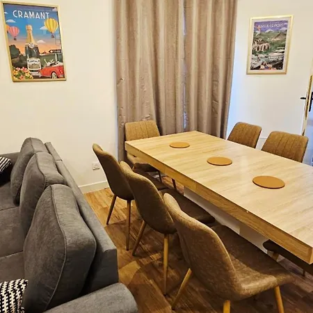 Charmants Proches Centre Ville, 2 Option , 1er 75m2 Avec Terrasse Privee Et 2eme 105m2 Rdc Avec Jardin Privatif , Parking Gratuit Dans Le Rue *