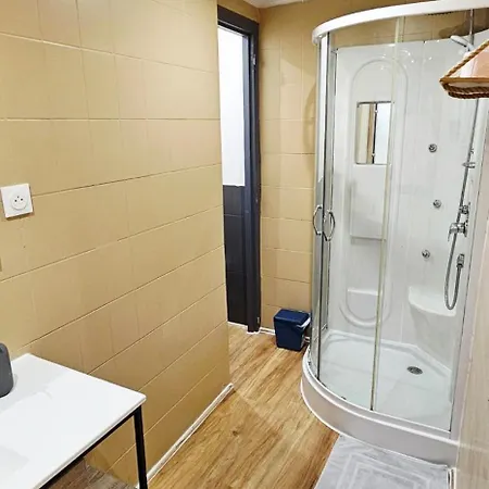 Apartman Charmants Proches Centre Ville, 2 Option , 1er 75m2 Avec Terrasse Privee Et 2eme 105m2 Rdc Avec Jardin Privatif , Parking Gratuit Dans Le Rue