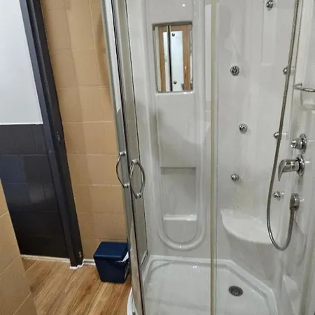Charmants Proches Centre Ville, 2 Option , 1er 75m2 Avec Terrasse Privee Et 2eme 105m2 Rdc Avec Jardin Privatif , Parking Gratuit Dans Le Rue شقة