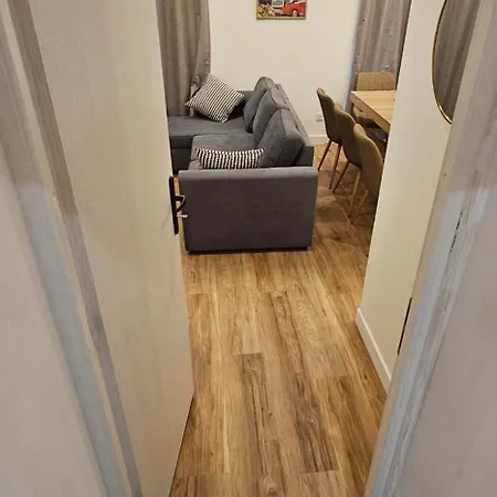 Charmants Proches Centre Ville, 2 Option , 1er 75m2 Avec Terrasse Privee Et 2eme 105m2 Rdc Avec Jardin Privatif , Parking Gratuit Dans Le Rue إيبيرني