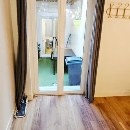 شقة Charmants Proches Centre Ville, 2 Option , 1er 75m2 Avec Terrasse Privee Et 2eme 105m2 Rdc Avec Jardin Privatif , Parking Gratuit Dans Le Rue إيبيرني