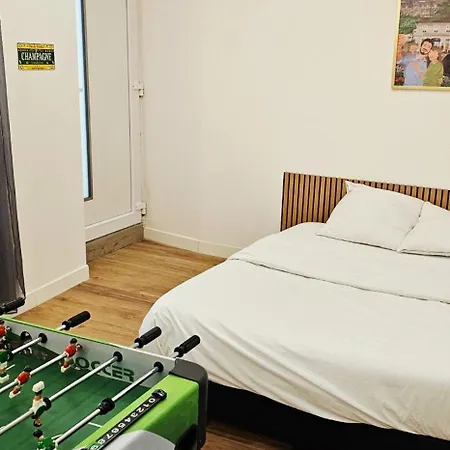 Charmants Proches Centre Ville, 2 Option , 1er 75m2 Avec Terrasse Privee Et 2eme 105m2 Rdc Avec Jardin Privatif , Parking Gratuit Dans Le Rue Apartman Épernay