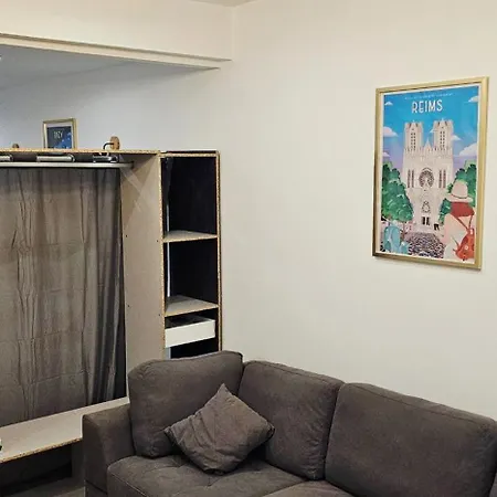 Charmants Proches Centre Ville, 2 Option , 1er 75m2 Avec Terrasse Privee Et 2eme 105m2 Rdc Avec Jardin Privatif , Parking Gratuit Dans Le Rue Lägenhet *