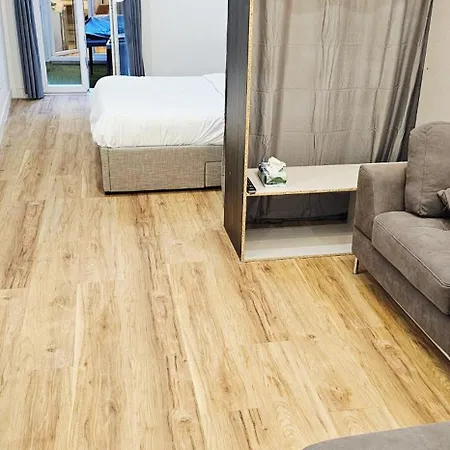 Charmants Proches Centre Ville, 2 Option , 1er 75m2 Avec Terrasse Privee Et 2eme 105m2 Rdc Avec Jardin Privatif , Parking Gratuit Dans Le Rue *