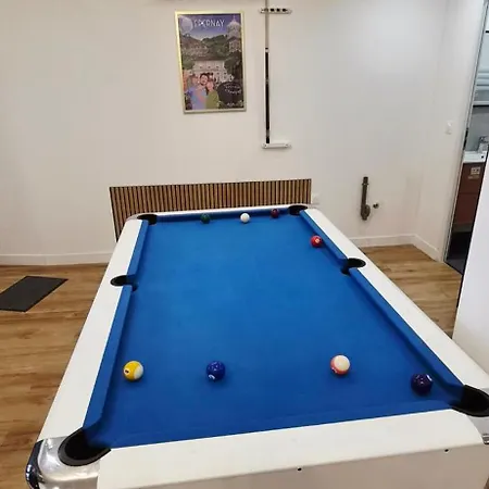 Appartement Charmants Proches Centre Ville, 2 Option , 1er 75m2 Avec Terrasse Privee Et 2eme 105m2 Rdc Avec Jardin Privatif , Parking Gratuit Dans Le Rue Épernay