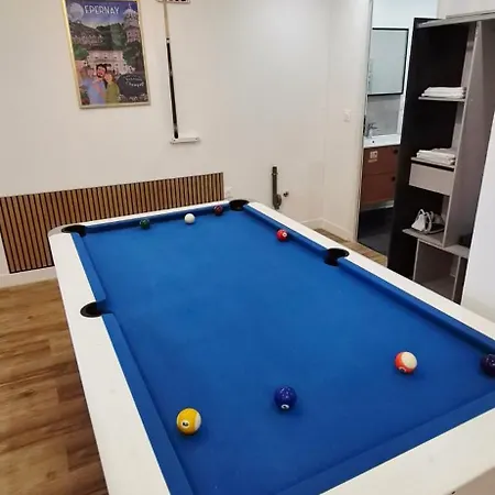 Charmants Proches Centre Ville, 2 Option , 1er 75m2 Avec Terrasse Privee Et 2eme 105m2 Rdc Avec Jardin Privatif , Parking Gratuit Dans Le Rue Appartement